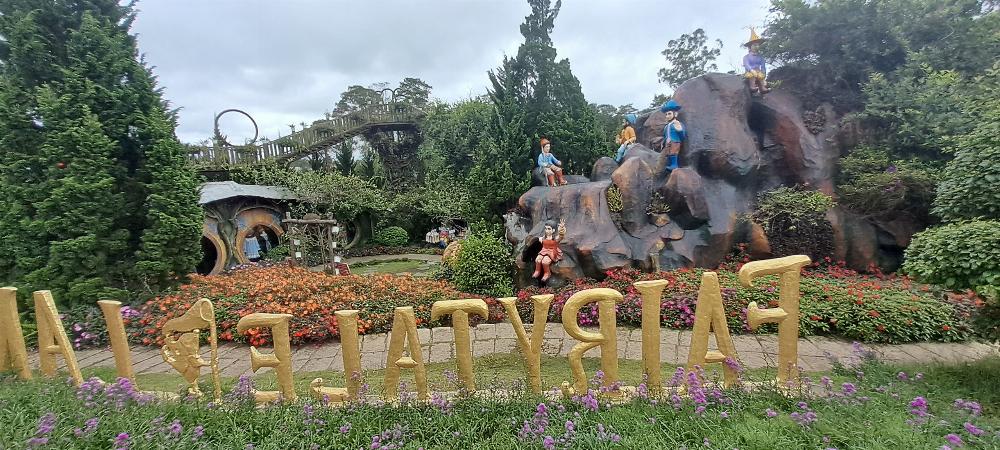 Giá vé tham quan Làng Cổ Tích - Dalat fairytale land